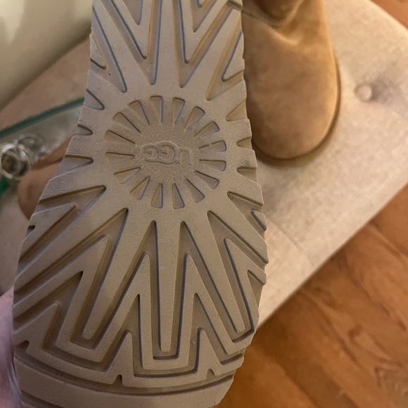 UGG boots Size 9. Bailey three bow. Like new. Worn once. Came wrong size. - Picture 2 of 4